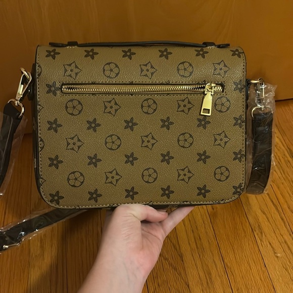 Fashion Crossbody Bag NWOT - Picture 7 of 7